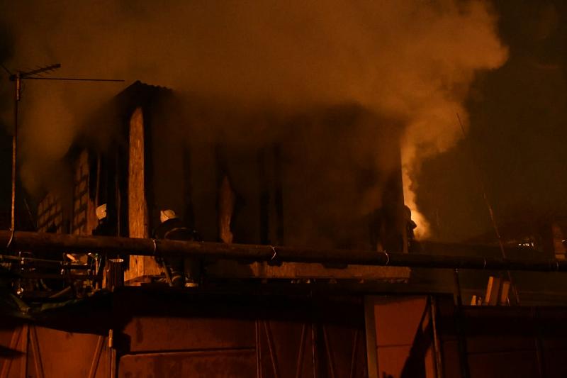 В Краснодаре потушили пожар в двухэтажном частном доме 