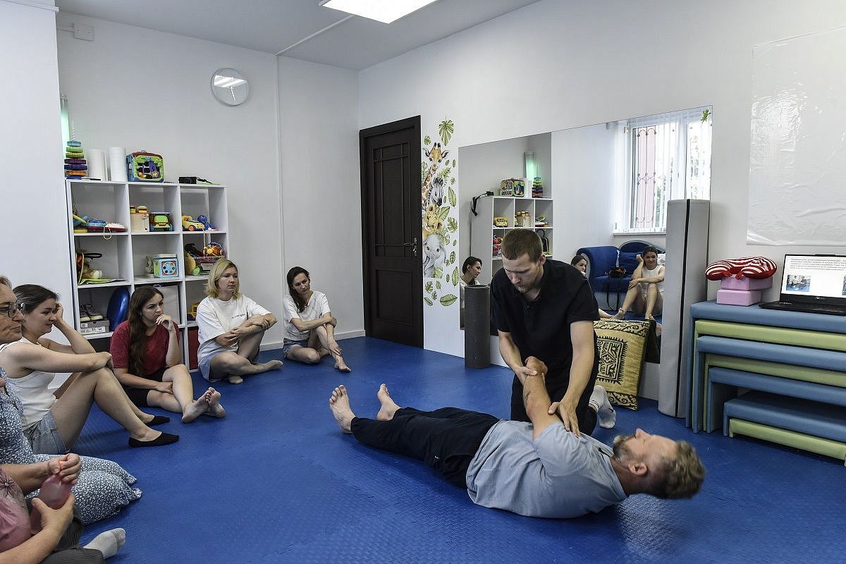 «Ты уже не в космосе, а твердо стоишь на земле»