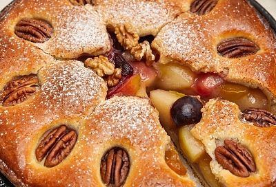 Быстрый торт-пирог с орехами и сухофруктами без замеса теста: выливаю в сковороду и через 20 минут подаю к чаю