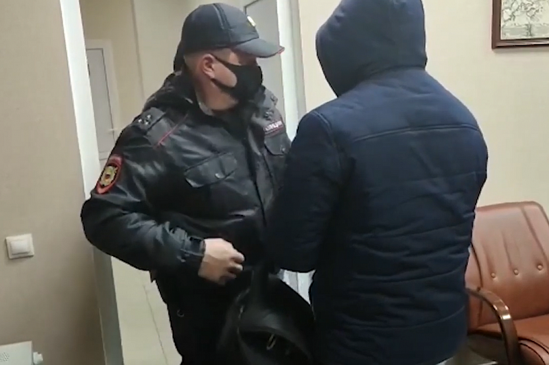 Командир взвода ДПС задержан в рамках расследования уголовного дела о взятках