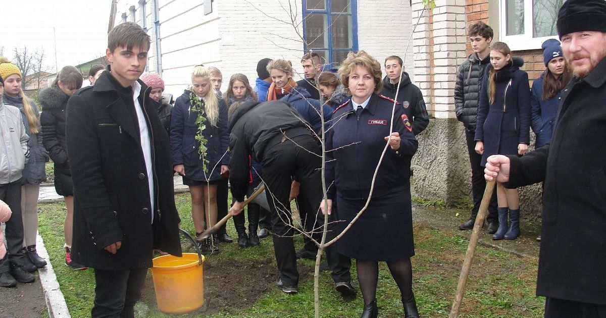 Погода краснодарский крыловский ст октябрьская. Станица Крыловская Ленинградский район. Музыкальная школа в Крыловской Ленинградского района. Станица Октябрьская Крыловского района. Станица Крыловская в Ленинградском районе.