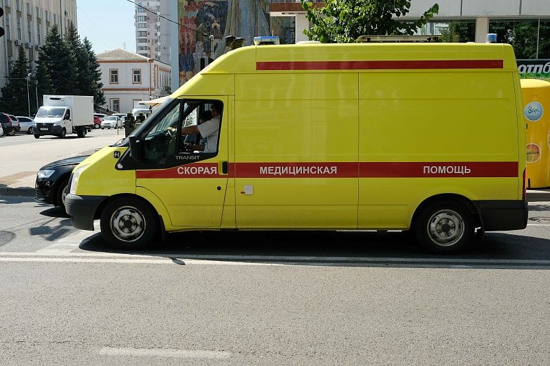 В Краснодаре трамвай сбил велосипедистку в наушниках