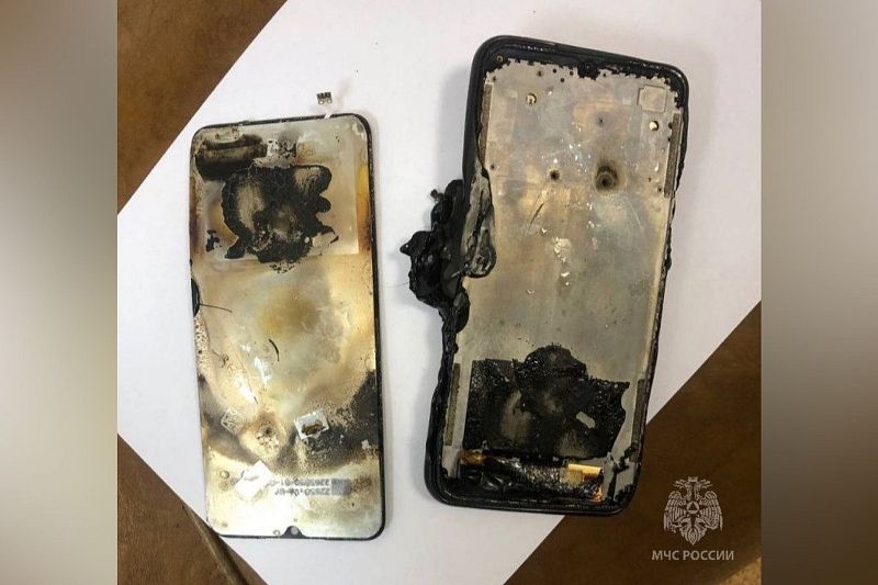 В Вологодской области в школе во время урока у одной из учениц загорелся телефон  