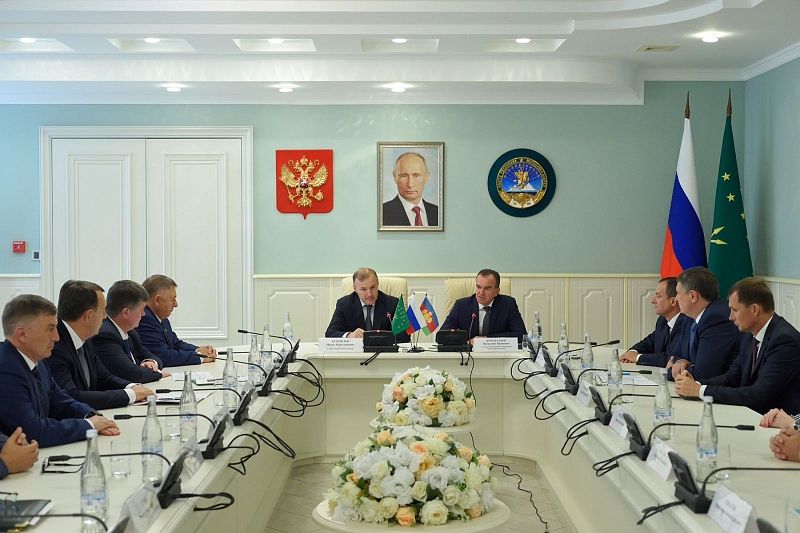 В Майкопе состоялось совместное совещание главы Адыгеи Мурата Кумпилова и губернатора Краснодарского края