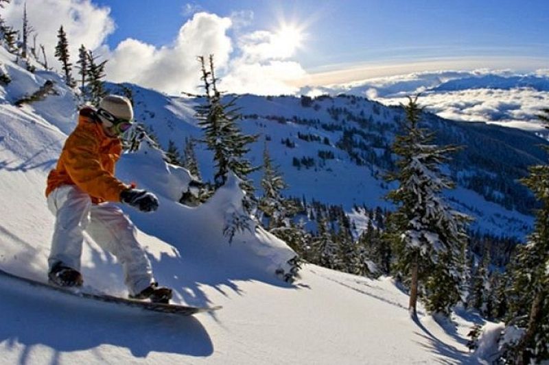Сочинский курорт «Роза Хутор» наказал фрирайдера, сломавшего ключицу сноубордисту