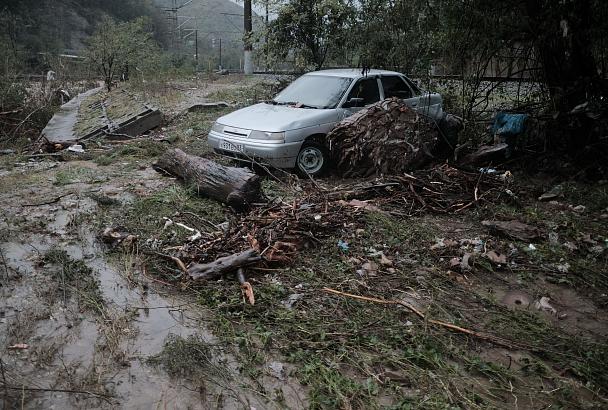 В Туапсинском районе расчищают завалы после разгула стихии