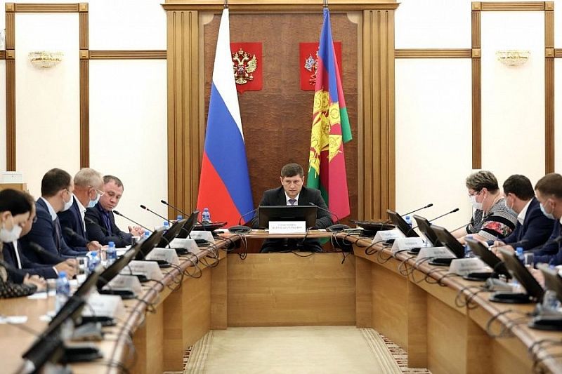 Первый вице-губернатор Кубани Андрей Алексеенко поручил проверить все выданные разрешения на строительство многоквартирных домов