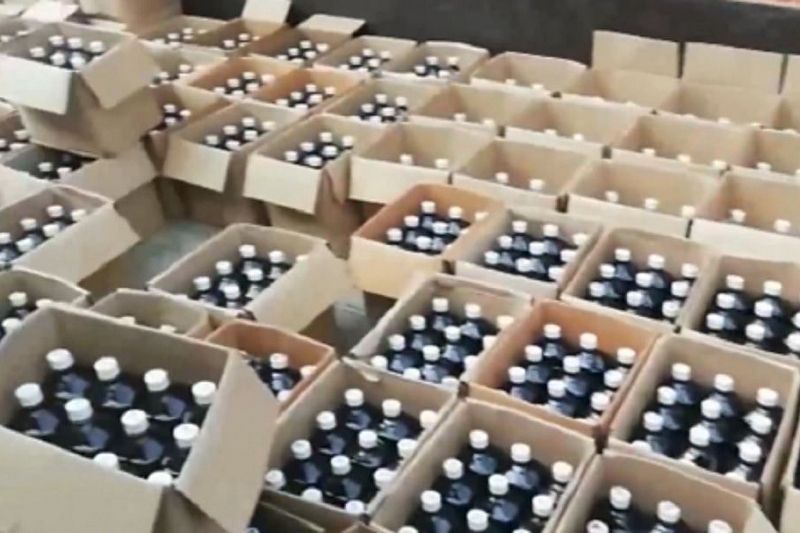 Вино, коньяк, чача: в Краснодарском крае полицейские закрыли подпольный цех по производству алкоголя