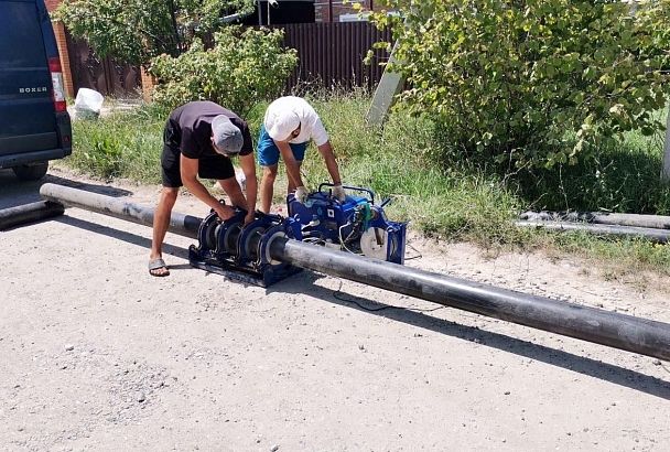 В Славянске-на-Кубани ведется работа по борьбе с подтоплениями после ливней и природных ЧС