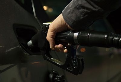На зарплату 779 литров: эксперты оценили доступность бензина в Краснодарском крае
