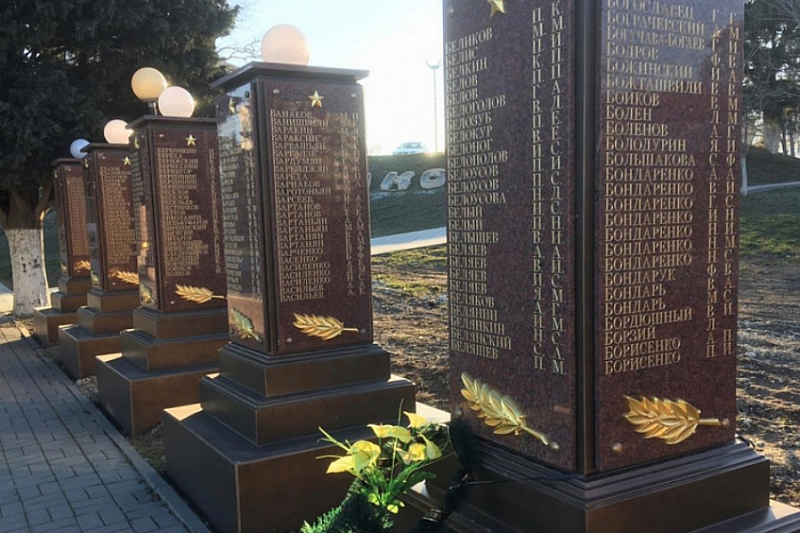 В Новороссийске на памятник военной истории нанесли более 1500 имен погибших воинов