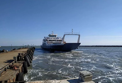Более 32 тыс. пассажиров и 20 тыс. автомобилей переправили паромы через Керченский пролив 