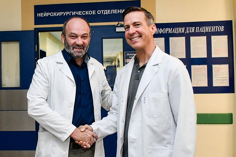 Краснодарские врачи будут проводить операции на позвоночнике по новейшей малотравматичной методике