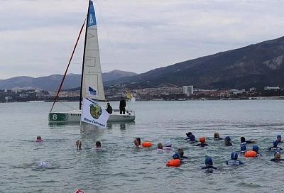 Обливание холодной водой и заплыв в море: Геленджик присоединился к акции «Быть здоровым - это модно!»