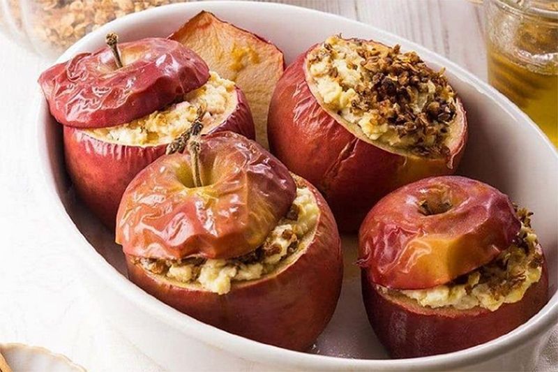 Запеченные яблоки: рецепт самого полезного лакомства для зимы