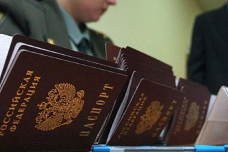 Жителям Краснодара напомнили о необходимости вовремя менять паспорта