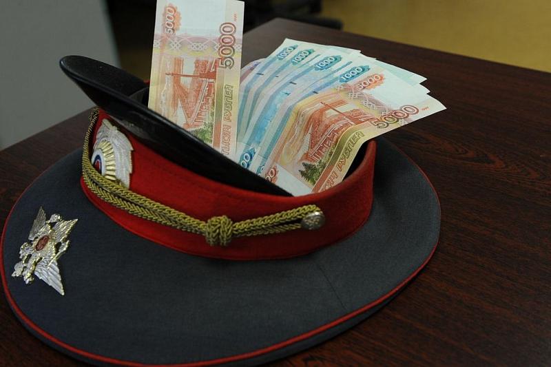 В Краснодарском крае полицейский отказался от взятки в 15 тыс. рублей