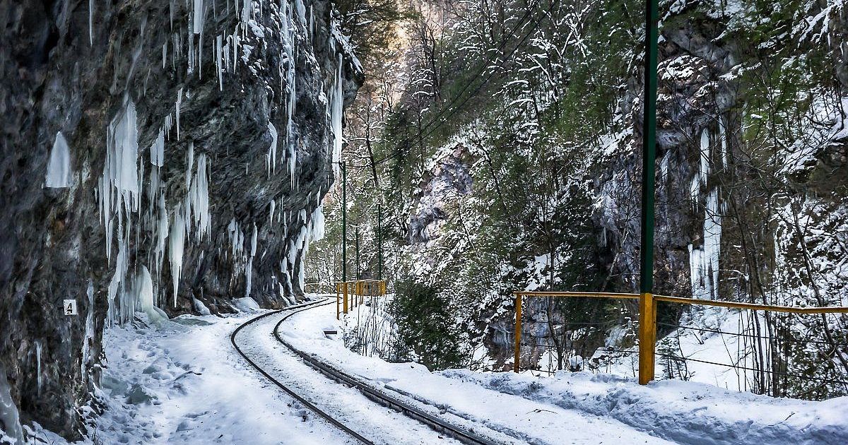 Гуамское ущелье весной фото