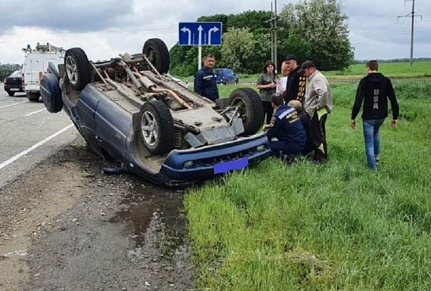 Трехмесячный ребенок получил серьезные травмы в жестком ДТП с участием внедорожника и грузовика