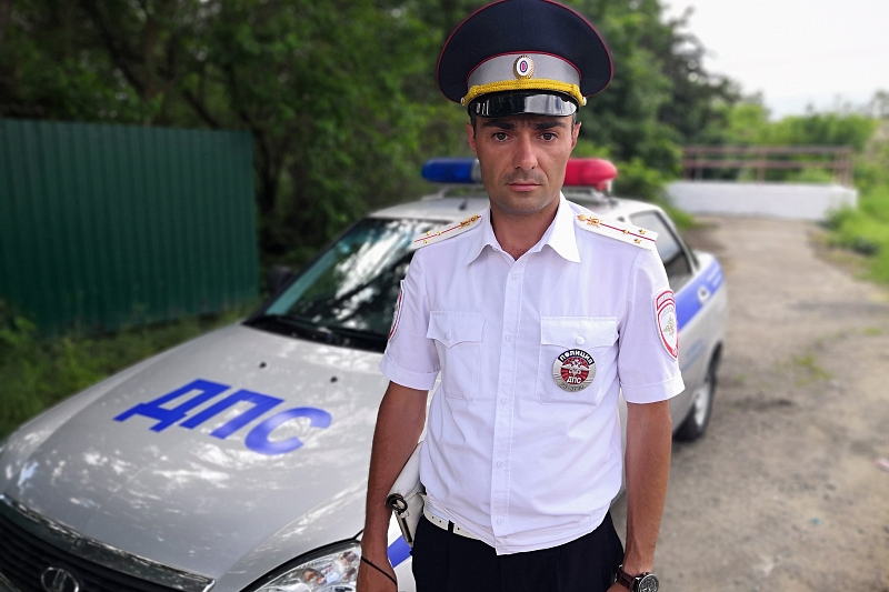 В Краснодарском крае полицейский помог экстренно доставить мужчину с острой болью в сердце в больницу