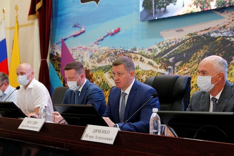 Комиссия выявила в Новороссийске застройку в водоохранной зоне и границах береговой полосы