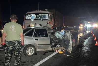 Две женщины и ребенок погибли в ДТП с КамАЗом в Краснодарском крае