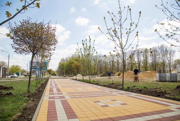 В Анапе в рамках нацпроекта благоустраивают парк 70-летия Победы