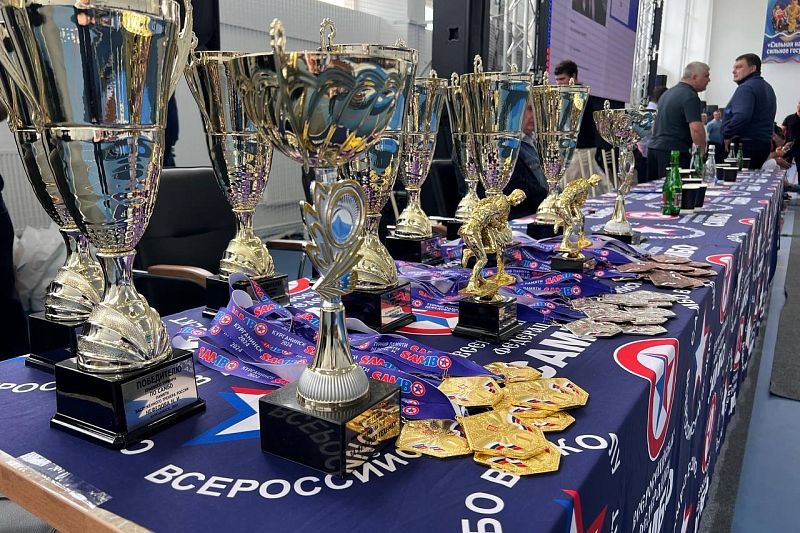 Межрегиональный турнир по самбо стартовал в Курганинске