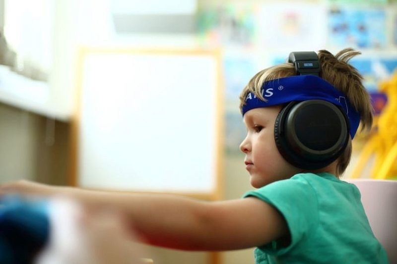 В Новороссийске для детей-аутистов приобрели аппарат для аудиотренировок