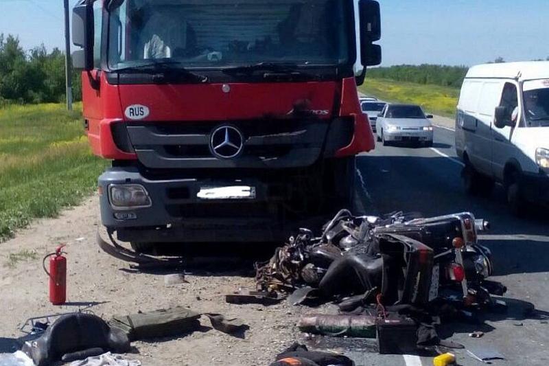 Мотоциклист на Harley-Davidson погиб в жестком ДТП с фурой по дороге в Краснодарский край