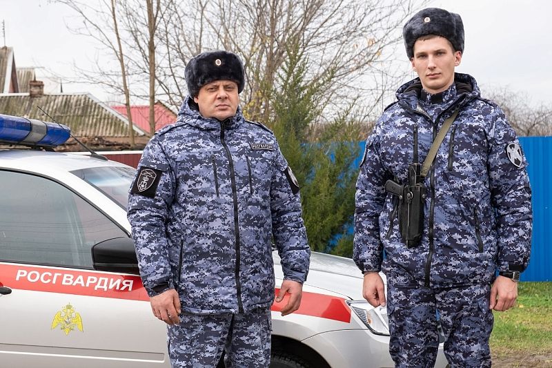 В Краснодарском крае росгвардейцы потушили два горящих автомобиля