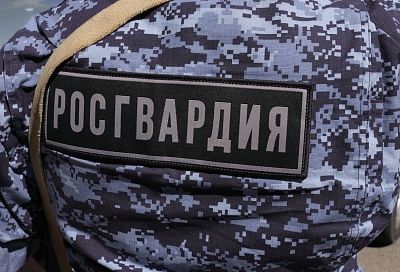 Пьяный турист устроил дебош и выбросил стул из окна отеля в Сочи
