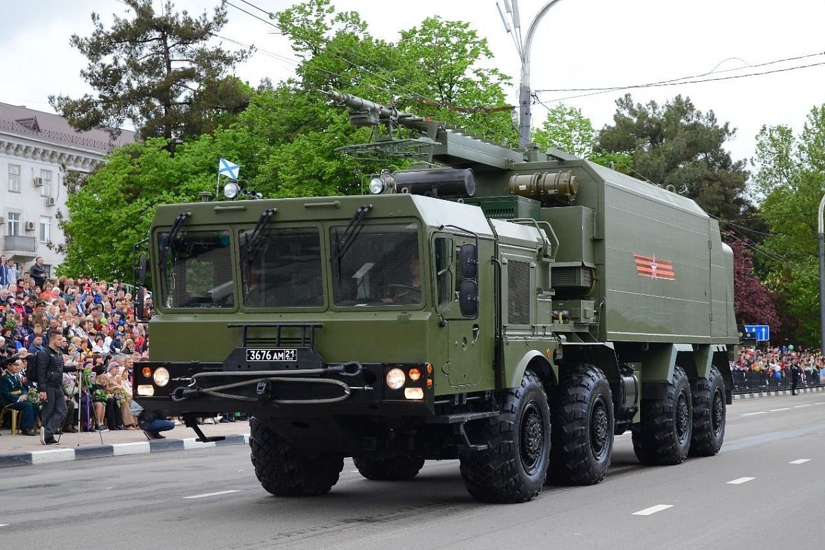 Зрителями парада Победы в городе-герое 9 мая стали более 50 тысяч человек.