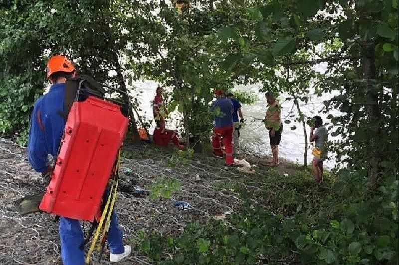 Попала в «Пасть дракона»: в Сочи спасатели помогли туристке с травмой руки