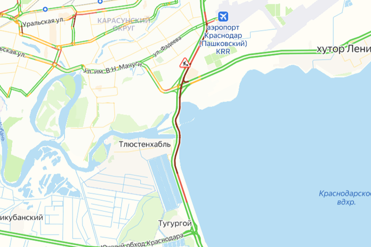 Пробка на въезде в Краснодар со стороны Адыгеи растянулась до аэропорта
