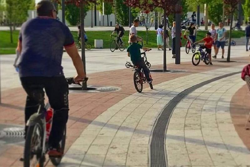 В парке «Краснодар» запретят в выходные дни кататься на велосипедах и электротранспорте