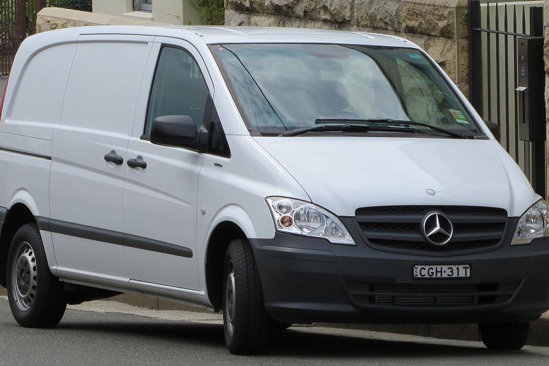 В Сочи на границе задержали Mercedes-Benz с набитыми сигаретами тайниками