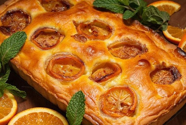Рецепт апельсинового пирога с легкой кислинкой и приятным пряным вкусом, который готовится всего за час