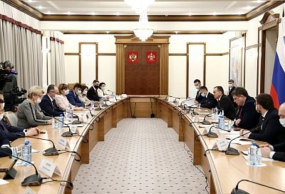 Губернатор Кубани Вениамин Кондратьев обсудил с руководителями банков вопросы кредитования бизнеса и поддержки жителей