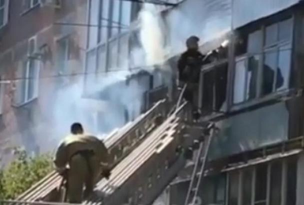 В Армавире загорелся балкон жилой пятиэтажки