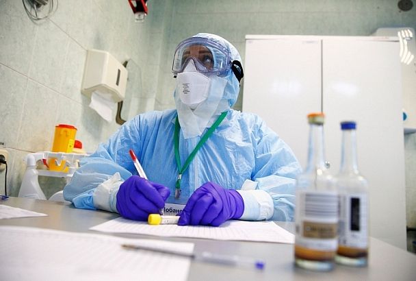 «Омикрон» распространяется: в Краснодарском крае зарегистрировали 31 случай заболевания новым штаммом коронавируса 