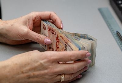 16% компаний Краснодарского края увеличили зарплаты сотрудникам. Какие отрасли оказались самыми щедрыми 
