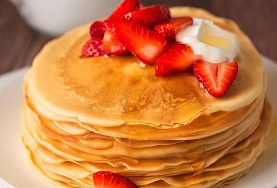 Идеальные блины за 15 минут: кружево, тонкость и успех — секреты мастерства