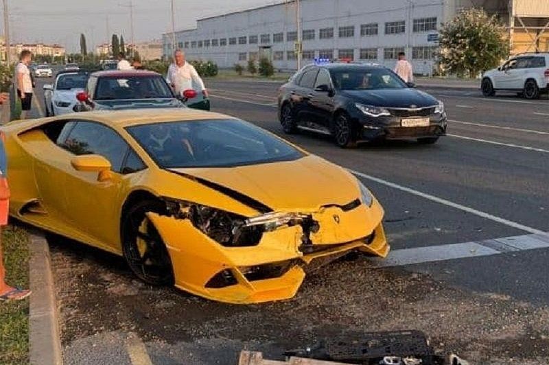 19-летний водитель арендованного Lamborghini устроил ДТП в Сириусе. Пострадала женщина