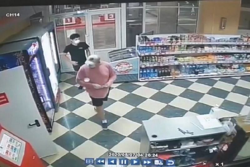 В Геленджике двое грабителей в масках напали на кассира АЗС и похитили деньги