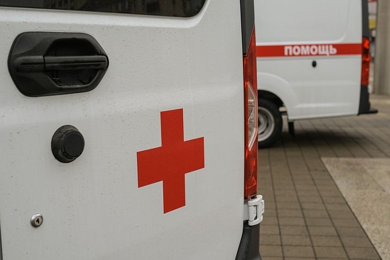 Двое детей с порезами от стекла попали в больницу в Туапсинском районе