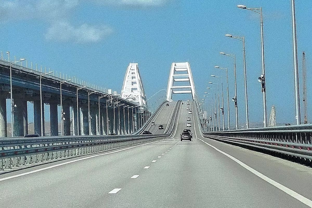 Движение транспорта по Крымскому мосту возобновлено