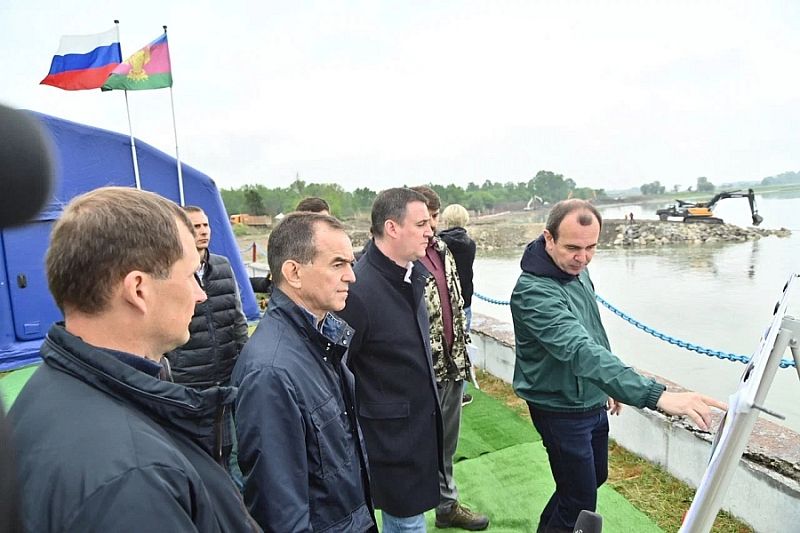  Министр сельского хозяйства РФ Дмитрий Патрушев и губернатор Кубани Вениамин Кондратьев посетили Федоровский гидроузел