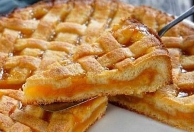 Песочный пирог с вареньем — рассыпчатый, с золотистой корочкой и сочной начинкой