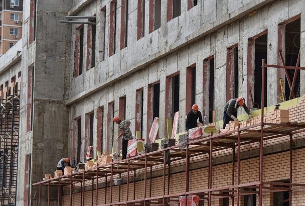 Краснодарская строительная компания на треть ускорила процесс монолитных работ 